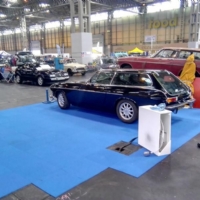 Building or chatting?